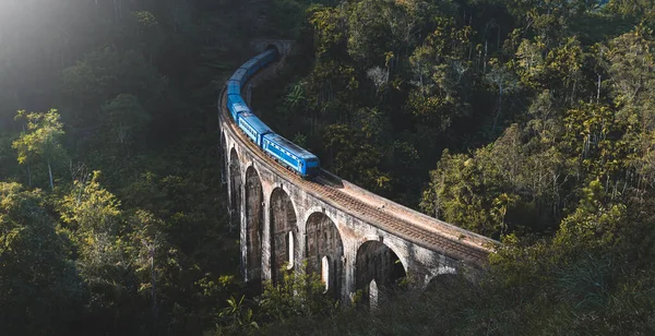 Trein Aankomt Beroemde Negen Bogen Brug Ella Sri Lanka — Stockfoto