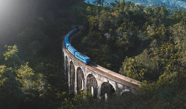 Trein Aankomt Beroemde Negen Bogen Brug Ella Sri Lanka — Stockfoto