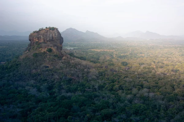 Pidurangala Kayası Sri Lanka Dan Sigirya Aslan Kalesi — Stok fotoğraf