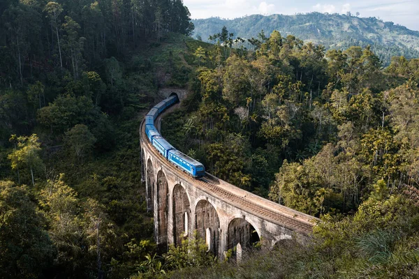 Ella Sri Lanka Daki Ünlü Dokuz Kemerli Köprüye Tren Varmak — Stok fotoğraf