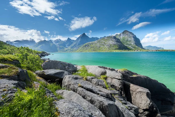 Norveç 'te yaz mevsiminde Lofoten Adaları' nda güzel bir manzara