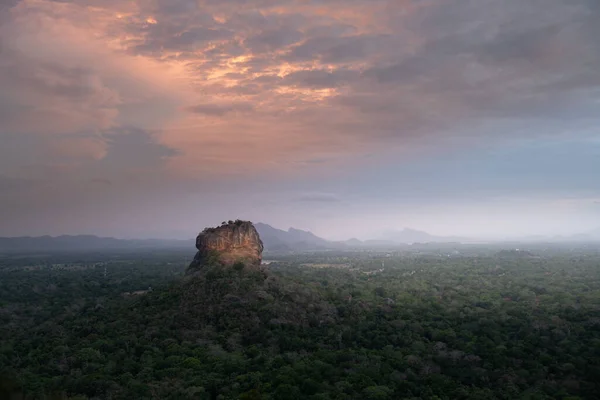 Pidurangala Kayası Sri Lanka Dan Sigirya Aslan Kalesi — Stok fotoğraf