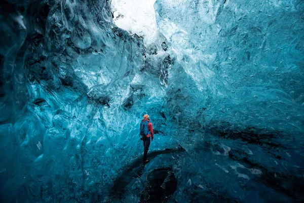 在冰岛的冰洞里 — 图库照片