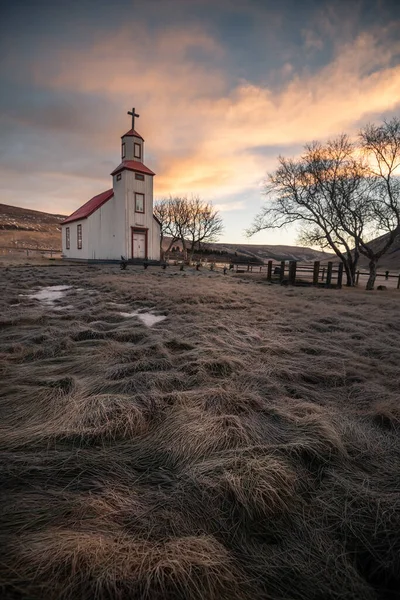 Bela Pequena Igreja Vermelha Islândia — Fotografia de Stock
