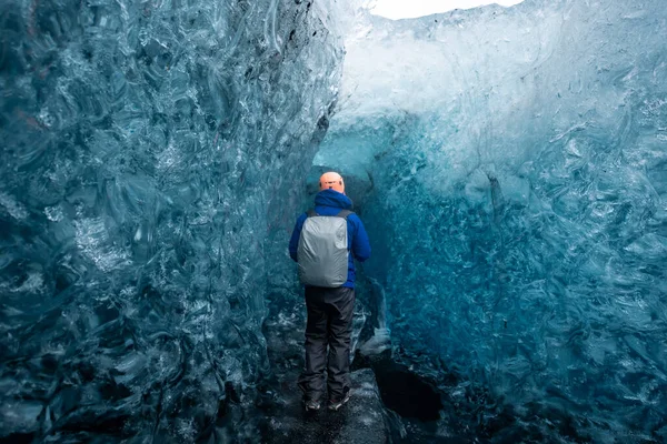Усередині Льодовикової Печери Ісландії — стокове фото