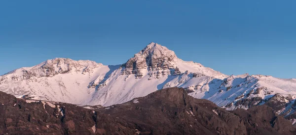 アイスランドの冬の美しい山の風景 — ストック写真