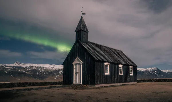 Luzes Norte Aurora Boreal Sobre Igreja Negra Islândia — Fotografia de Stock