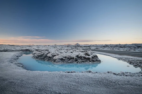 Bela Paisagem Pôr Sol Perto Blue Lagoa Termal Islândia — Fotografia de Stock