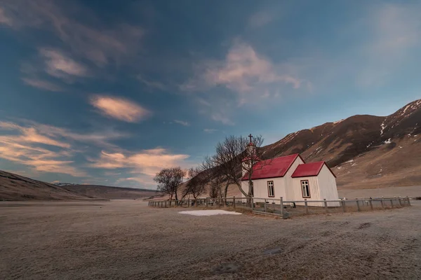 Gereja Merah Kecil Yang Indah Islandia — Stok Foto