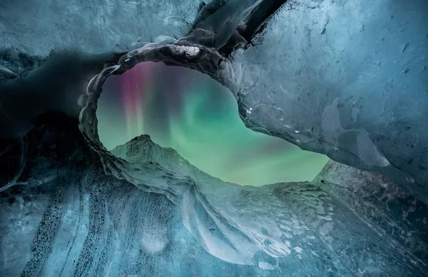 Nordlichter Polarlichter Über Gletschereishöhle — Stockfoto