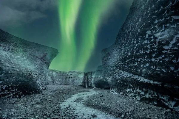 Nordlichter Polarlichter Über Gletschereishöhle — Stockfoto