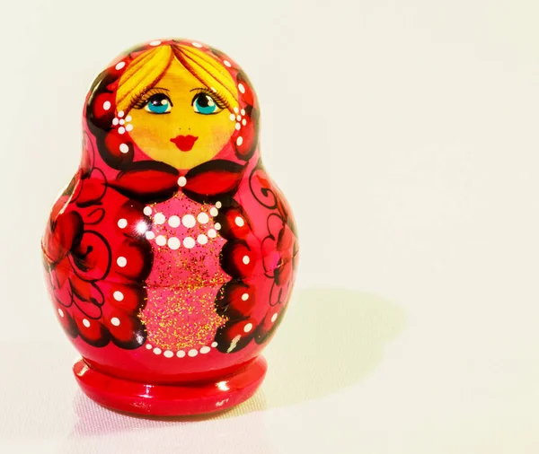 Matruşka bebek, olarak da bilinen bir Rus Matruşka oyuncağı, yığınlama bebek veya Russian doll, biri diğerinin içine yerleştirilen boyutu azalan ahşap bebek kümesidir.