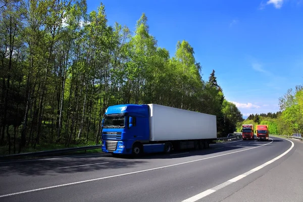 Vrachtwagenvervoer Weg — Stockfoto