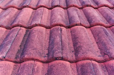 eski kırmızı çatı