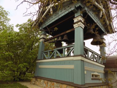 Botanik Bahçesi Grishka sonra adlı eski çan kulesinde. Ukrayna, Kiev, 2017 yıl. 