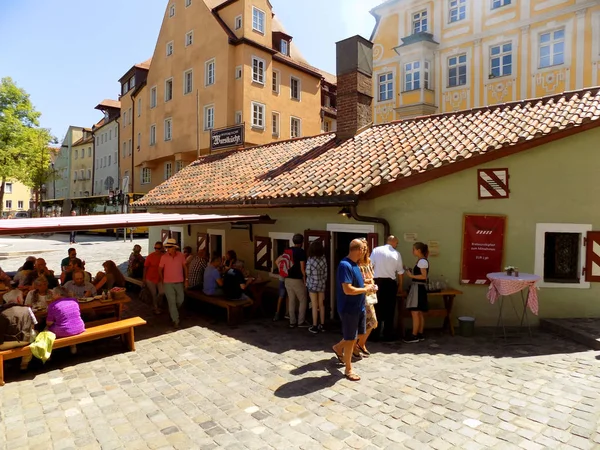 En eski Bavyera sosis Regensburg şehir ' Historishe Wurstkuche' Almanya, bu yaz, 2017.