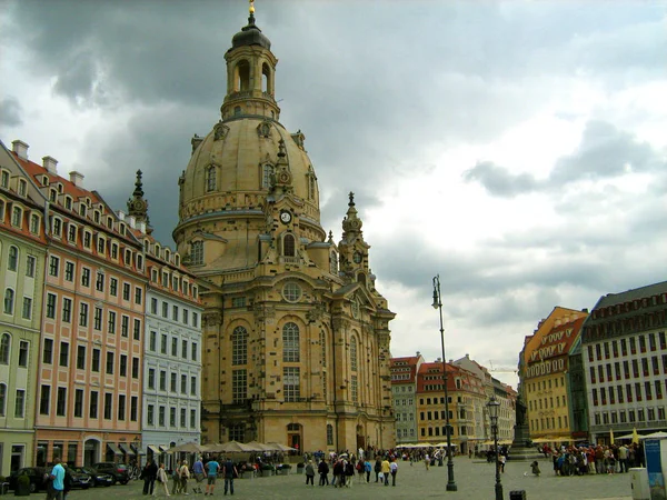 2012 yazında Dresden şehir ana Frauenkirche Katedrali.