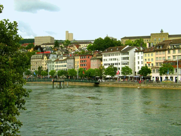 Edifícios Margem Direita Rio Montês Cidade Zurique Verão 2014 — Fotografia de Stock