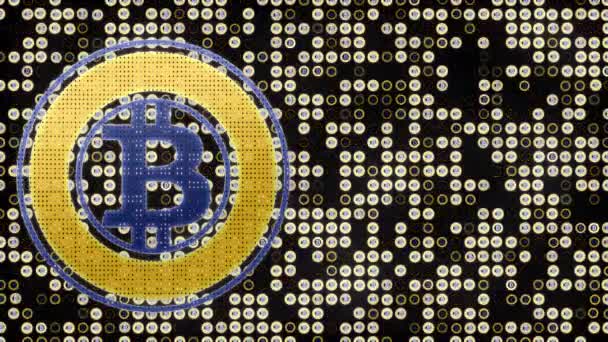 Absztrakt Bitcoin arany háttér változó jelképei villódzó érmék cryptocurrency pénzt a ragyogó üvegfelület jelképe. Varrat nélküli hurok. — Stock videók
