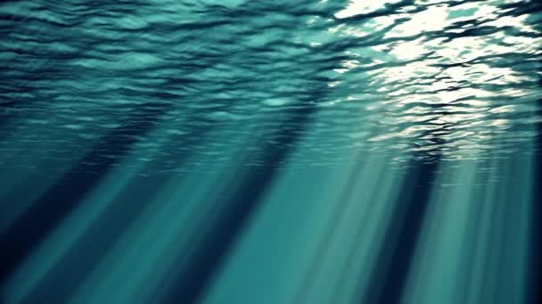 Olas azules, superficie del océano en bucle de cámara lenta vista desde el uhd submarino, rayos de bucle inconsútiles de 4k de luz solar que brillan a través de grandes fondos — Vídeos de Stock