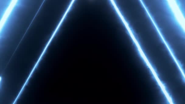 Neon bakcground volando a través de triángulos de neón giratorios brillantes sin fin creando un túnel, azul rojo rosa violeta espectro, fluorescente 3d renderizado luz infinita, iluminación colorida moderna, 4k — Vídeos de Stock