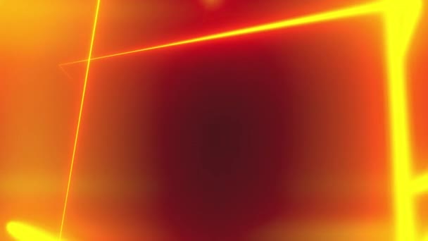 Des lignes orange colorées traversent et forment un tunnel triangle néon sur fond noir. Art, commercial et business concept mouvement arrière-plan de rayures étroites néon croisées. rendu 3D vidéo 4k . — Video