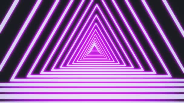 Ярко-красные неоновые линии пересекаются и образуют треугольный туннель на черном фоне. Искусство, коммерческая и деловая концепция движения фона узких неоновых пересекающихся полос. 3D рендеринг 4k видео . — стоковое видео