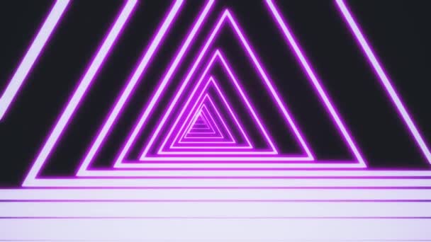 Terowongan geometris abstrak dari segitiga neon pada latar belakang hitam yang dibentuk oleh garis-garis silang sempit biru cerah. 3D render video 4K animasi . — Stok Video