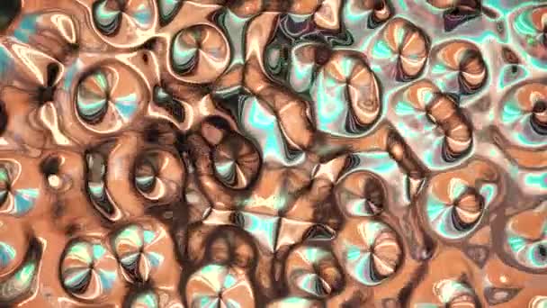 Trendy farbenfrohe irisierende Textur einer welligen, lebendigen Oberfläche mit Wellen. Goldene, azurblaue und silberne metallische Reflexe fließen. Stilvolles abstraktes Grafikdesign 3D-Rendering holographischer Hintergrund in 4K. — Stockvideo
