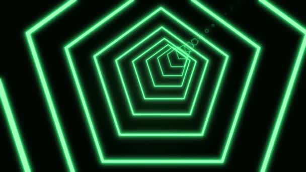 Počítač generované abstraktní neon pentagon tunel skládající se z pohybující se živé čáry v azurové barvě na černém pozadí, 3D vykreslování 4k video. — Stock video
