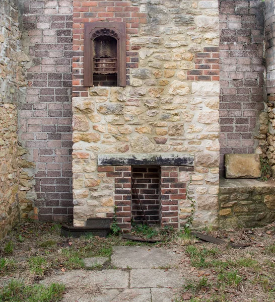Παλιά ερείπια εξοχικό σπίτι — Φωτογραφία Αρχείου
