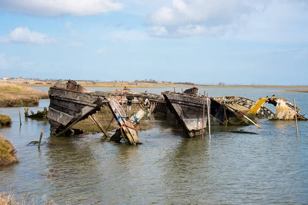 Antigua barcaza hundida —  Fotos de Stock