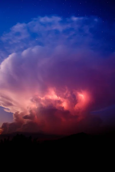 Bir Cumulonimbus içinde inanılmaz fırtına