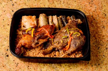 tavuk ve tam ile sebze ve pirinç kapak