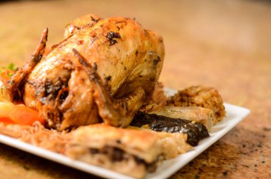 mahshy ve tavuk ve meze 