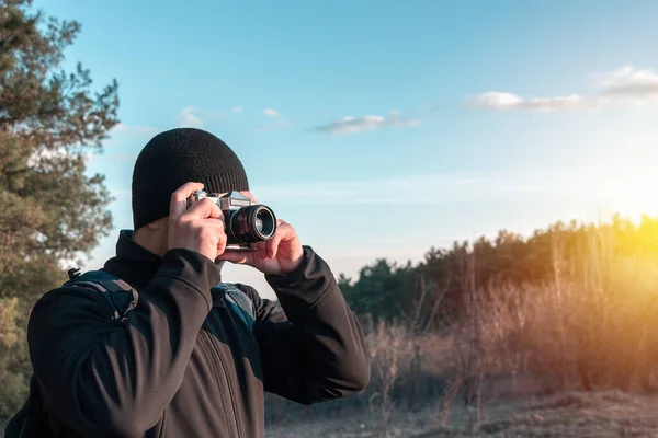 Fotograf Macht Foto Mit Kamera Freien — Stockfoto