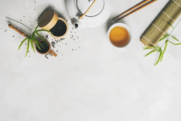 Asya Çay Konsepti Iki Beyaz Fincan Çay Çaydanlık Çay Seti — Stok fotoğraf
