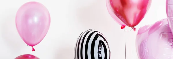 Set Ballonnen Vorm Van Een Hart Rond Roze Gestreept Lichte — Stockfoto