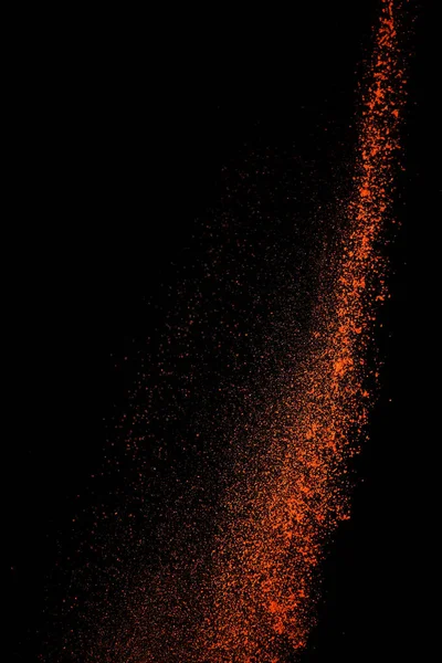 Rode Paprika Kruiden Poeder Explosie Vliegende Chili Peper Geïsoleerd Zwarte — Stockfoto