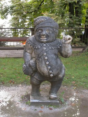           Salzburg parklarda peri cüceler süslüyor.                     
