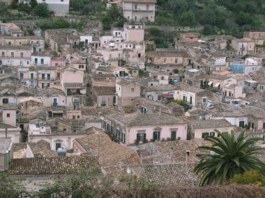   Sicilya il şehirden bir kuş bakışı. Bir Modica.                             