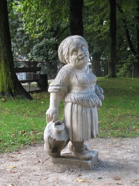         Salzburg parklarda peri cüceler süslüyor.                       
