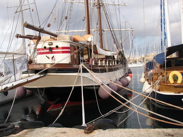 Гавани Слимы Великолепные Яхты Мальта — стоковое фото