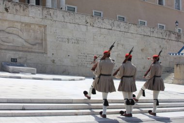 Syntagma Square, Atina. Yunan Parlamentosu binasında saatlik Kraliyet Muhafız değişim geçirir..