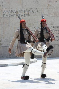 Syntagma Square, Atina. Yunan Parlamentosu binasında saatlik Kraliyet Muhafız değişim geçirir..