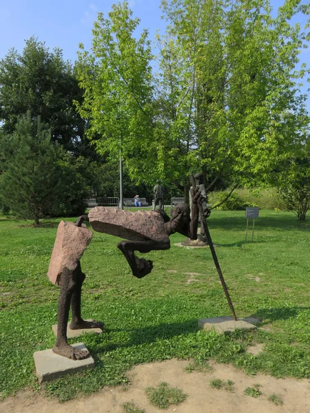 Today Soviet Era Sculptures Placed Spectators Muzeon Park Sculptor Garkushenko — Stock Photo, Image