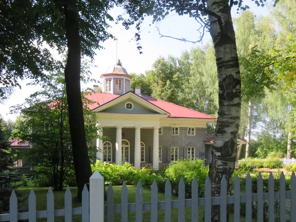 ザハラヴォ ヴィアゼミー 文学的 歴史的保護区 詩人プーシキンの先祖の財産 詩人プシュキンは若い頃ここに住んでいた — ストック写真