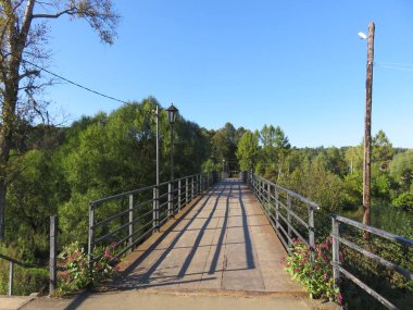 - Rusya. Taşra şehri Borovsk. Yetenekli insanlar burada yaşıyor. Şehirlerini çok seviyorlar ve mümkün olan her şekilde kendi elleriyle dekore ediyorlar. Sakin bir şehrin güzel manzaraları. .                               