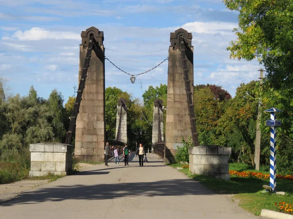 Russia Regione Pskov Città Ostrov Grande Fiume Questo Ponte Sospeso — Foto Stock