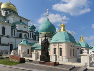 Istra 'daki Rus Ortodoks Kilisesi' nin tarihi manastırı Patrik Nikon tarafından kuruldu..                               